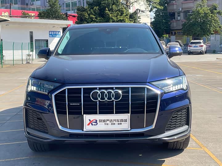 Фото 2 - Audi Q7