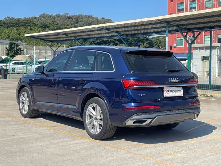 Фото 3 - Audi Q7