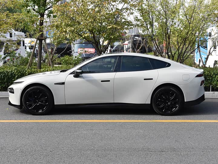 Фото 2 - XPeng P7