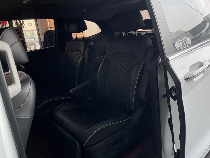 Фото 9 - Hyundai Custo