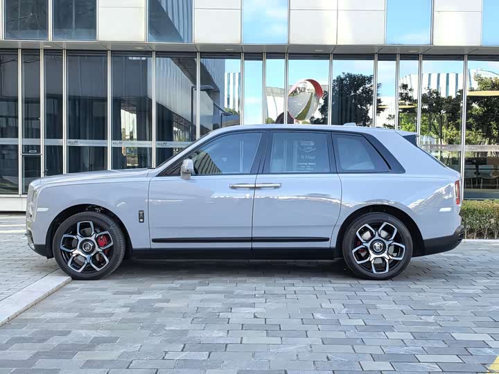 Фото 6 - Rolls-Royce Cullinan