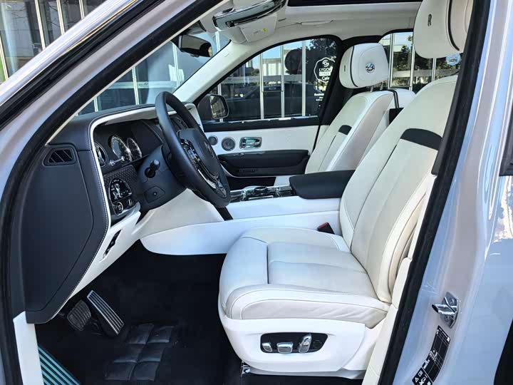 Фото 8 - Rolls-Royce Cullinan