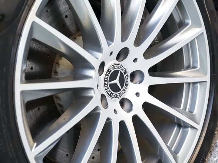 Фото 9 - Mercedes-Benz S-Class