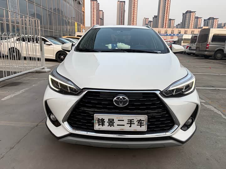 Фото 2 - Toyota Yaris L Hatchback