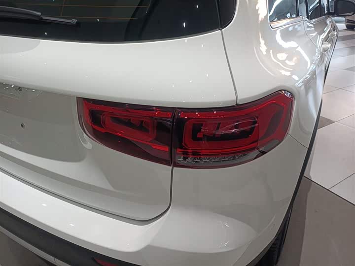 Фото 8 - Mercedes-Benz GLB-Class