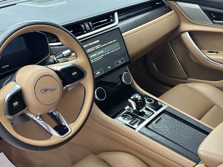 Фото 4 - Jaguar XF L