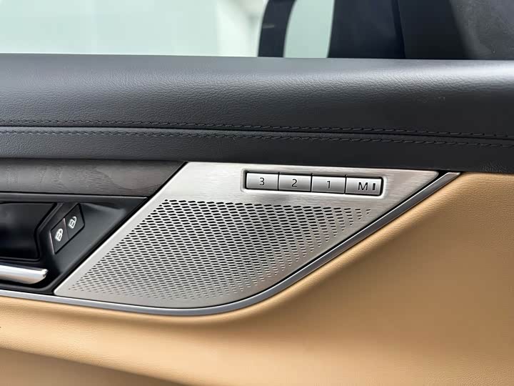 Фото 6 - Jaguar XF L