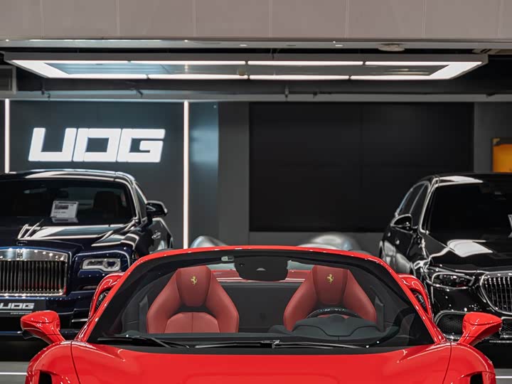 Фото 2 - Ferrari F8