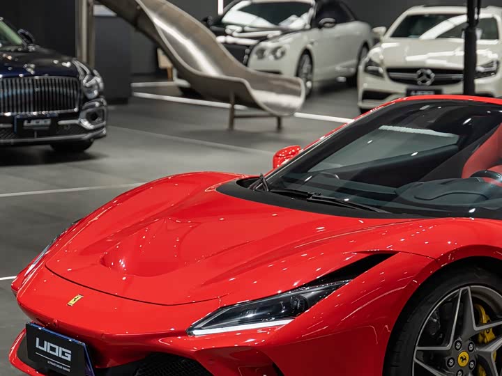 Фото 3 - Ferrari F8