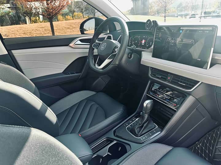 Фото 9 - Volkswagen Tharu