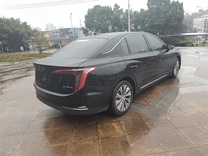 Фото 7 - Hongqi E-QM5