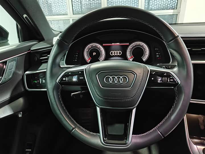 Фото 5 - Audi A6L