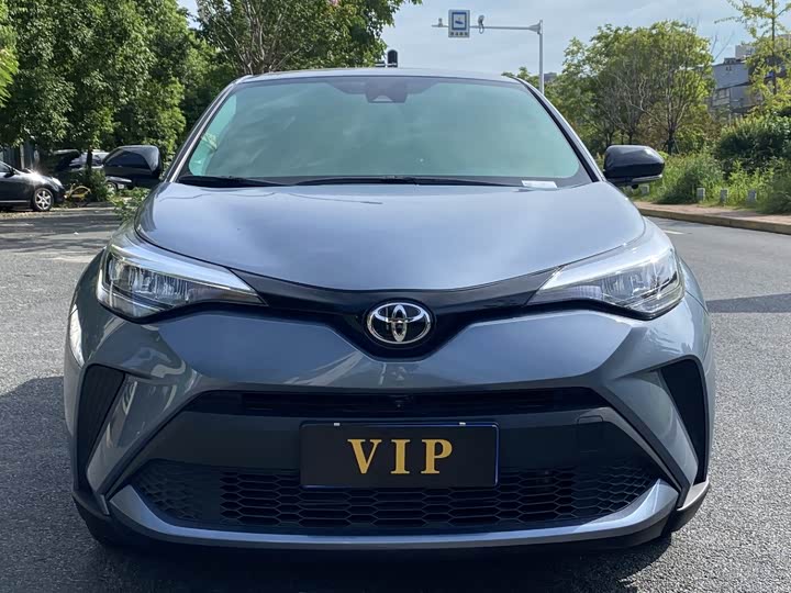 Фото 2 - Toyota C-HR