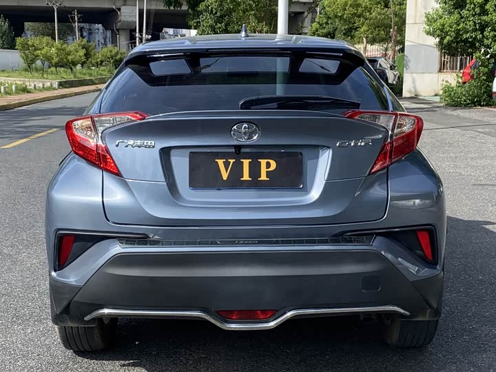 Фото 4 - Toyota C-HR