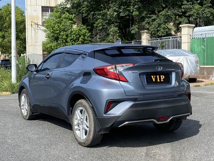 Фото 7 - Toyota C-HR
