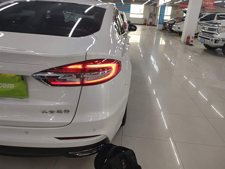 Фото 8 - Ford Mondeo