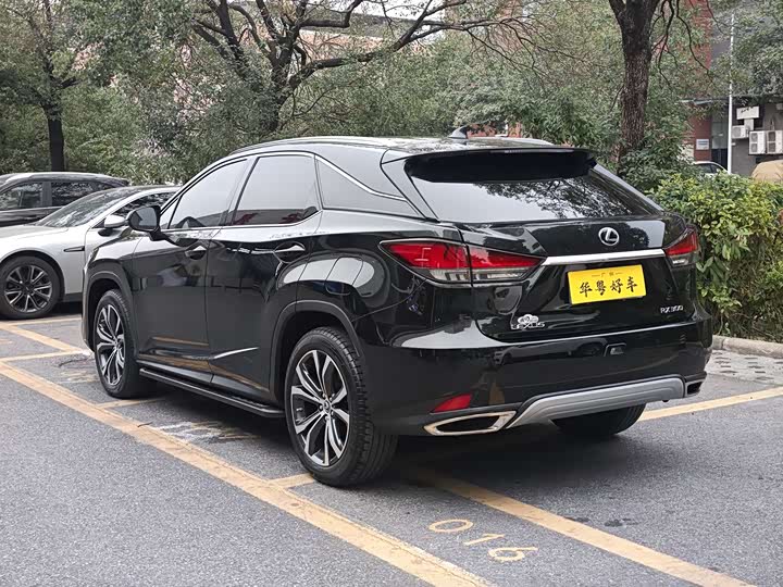 Фото 4 - Lexus RX