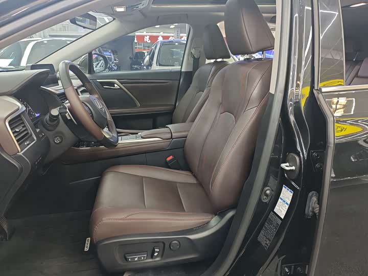 Фото 5 - Lexus RX