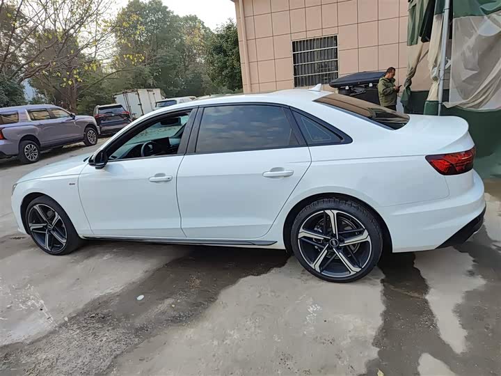 Фото 5 - Audi A4L