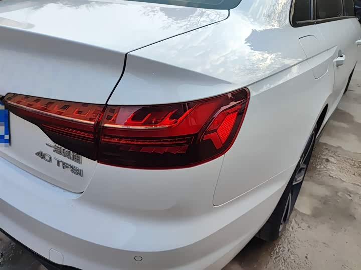 Фото 8 - Audi A4L