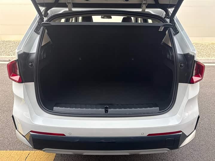 Фото 8 - BMW iX1