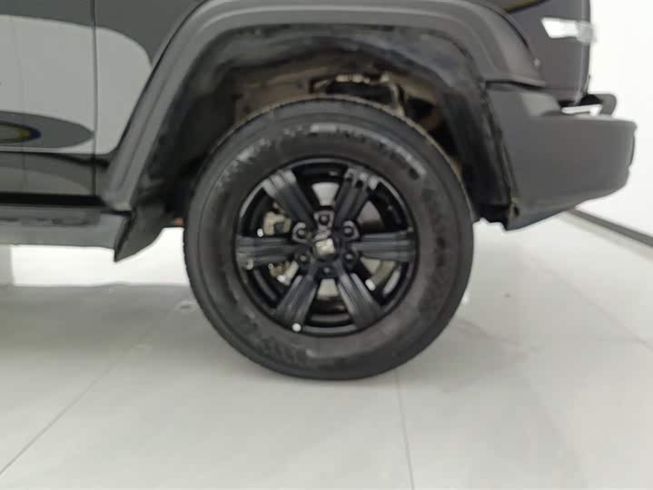 Фото 6 - Tank 300