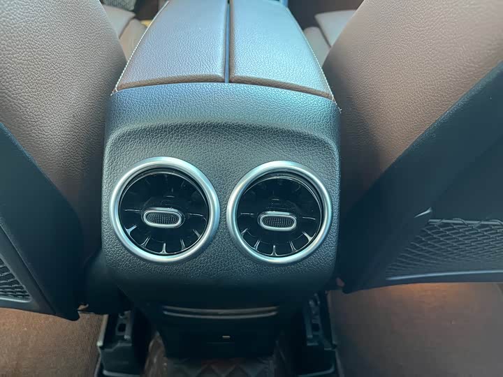 Фото 8 - Mercedes-Benz GLB-Class