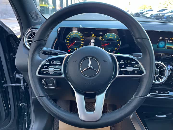 Фото 9 - Mercedes-Benz GLB-Class