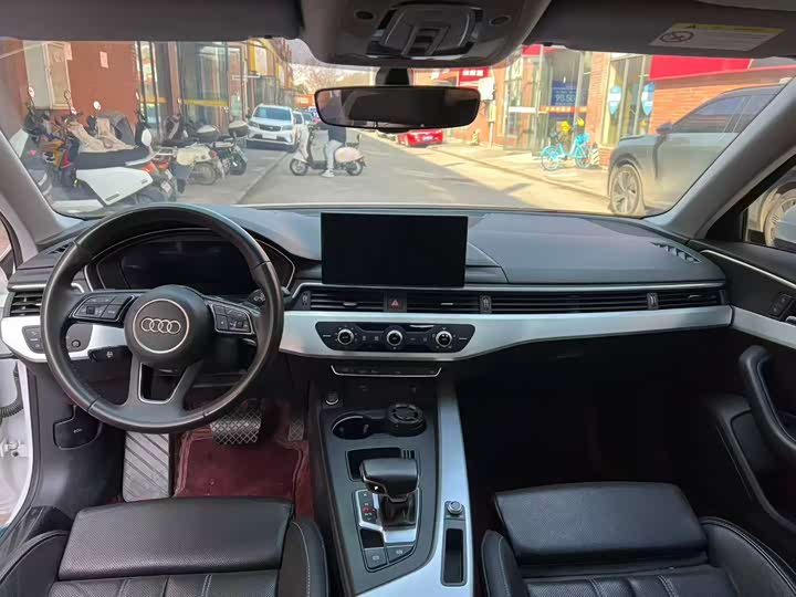 Фото 5 - Audi A4L