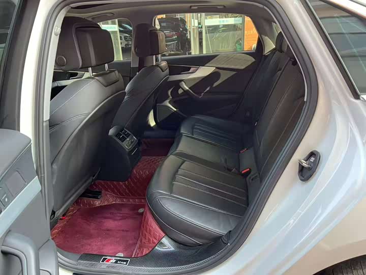 Фото 6 - Audi A4L