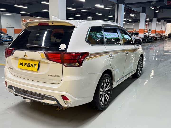 Фото 5 - Mitsubishi Outlander