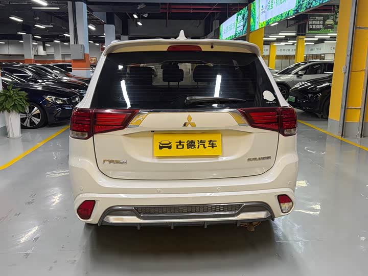 Фото 6 - Mitsubishi Outlander