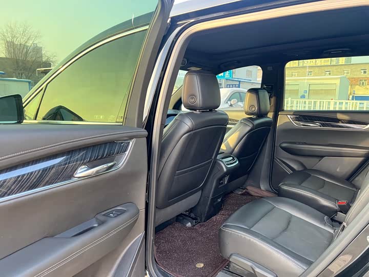 Фото 5 - Cadillac XT6