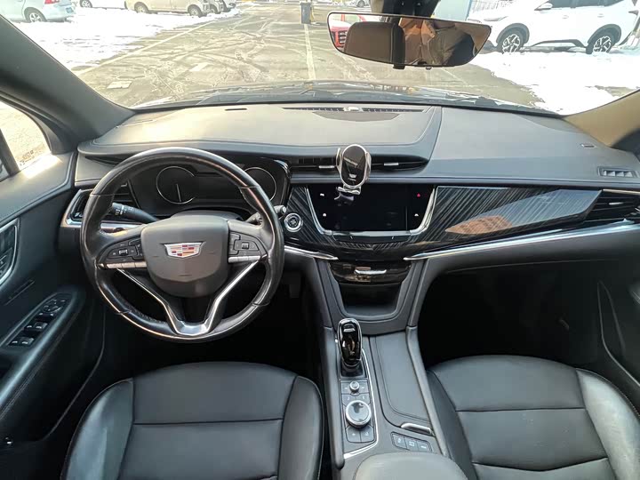 Фото 6 - Cadillac XT6