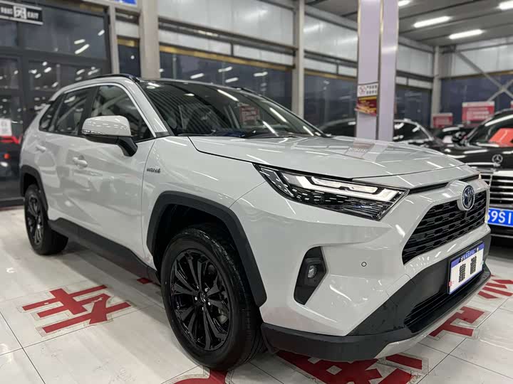 Фото 3 - Toyota RAV4