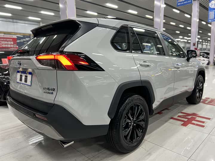 Фото 7 - Toyota RAV4