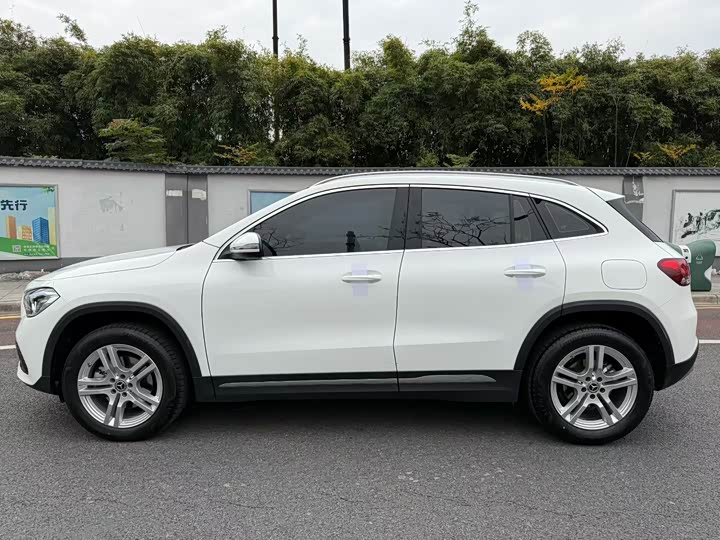 Фото 9 - Mercedes-Benz GLA-Class