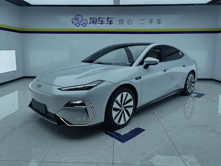 Фото 1 - Geely Galaxy E8