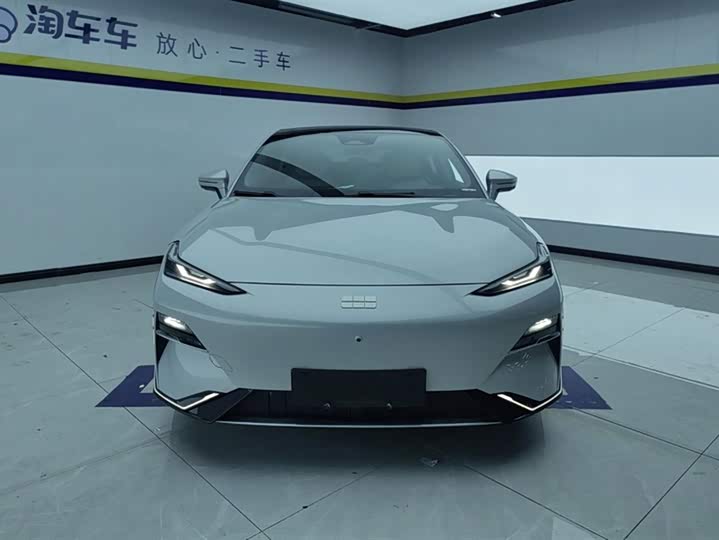 Фото 2 - Geely Galaxy E8