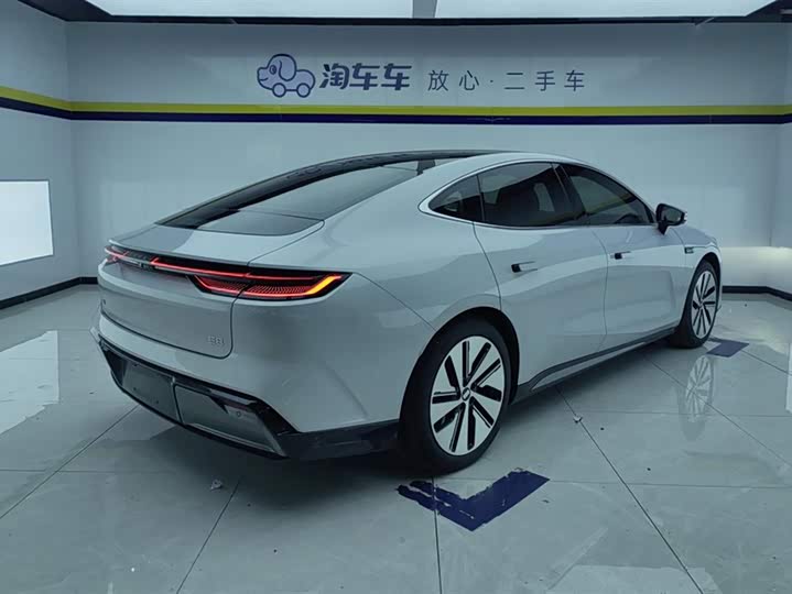 Фото 3 - Geely Galaxy E8