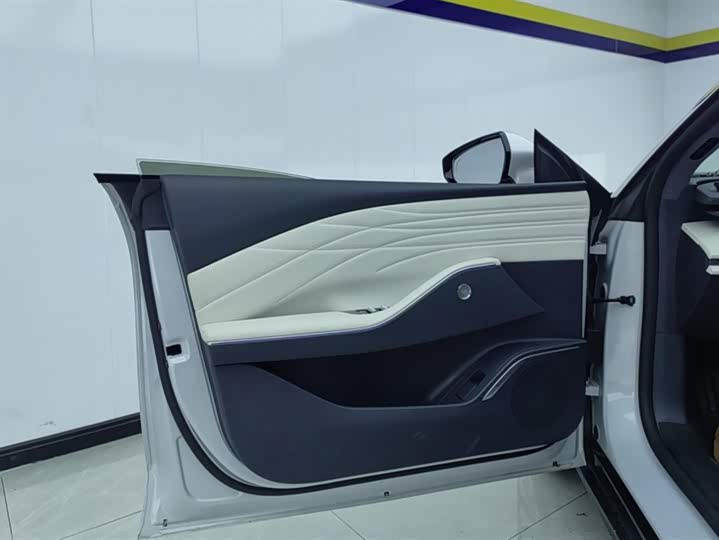 Фото 7 - Geely Galaxy E8