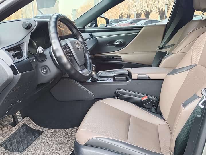 Фото 5 - Lexus ES