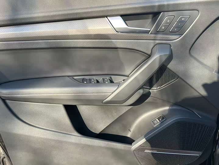 Фото 9 - Audi Q5L