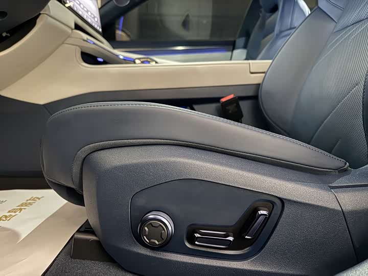 Фото 6 - Zeekr 001