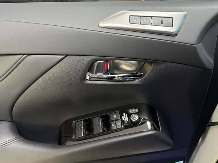 Фото 6 - Toyota Alphard