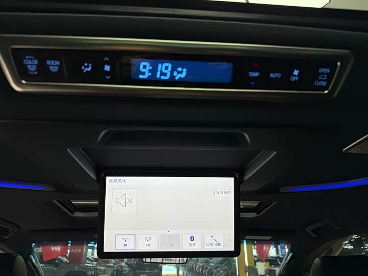 Фото 9 - Toyota Alphard