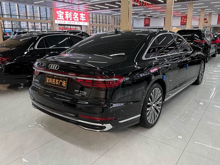 Фото 4 - Audi A8