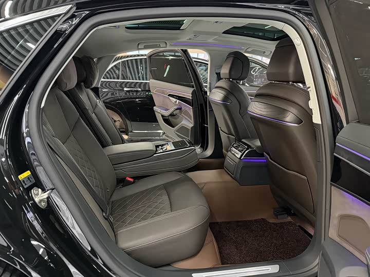 Фото 8 - Audi A8