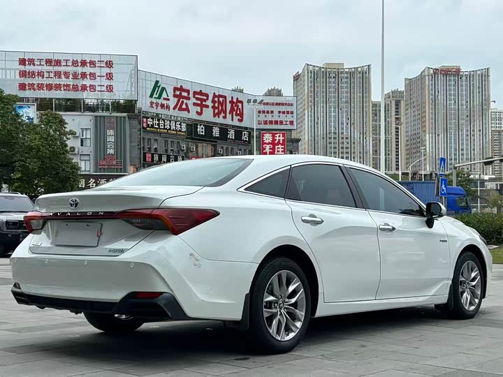 Фото 4 - Toyota Avalon