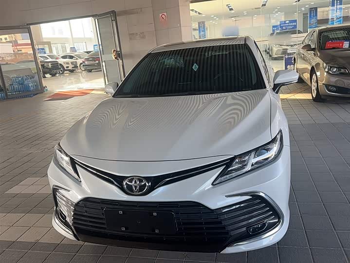 Фото 3 - Toyota Camry